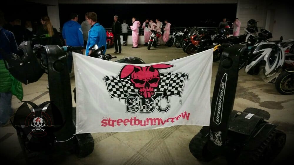 Streetbunnycrew - Rosa Hasenkostüm für soziales Engagement 25 Streetbunnycrew auf der Streetculture 2014 in Nürnberg