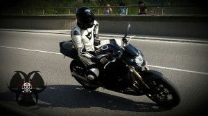 Braking in a curve - slow down in an inclined position 38 Schräglagenbild