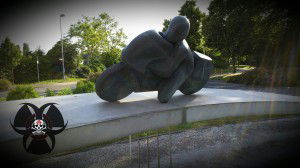 Skulptur in einem Kreisverkehr in Hockenheim