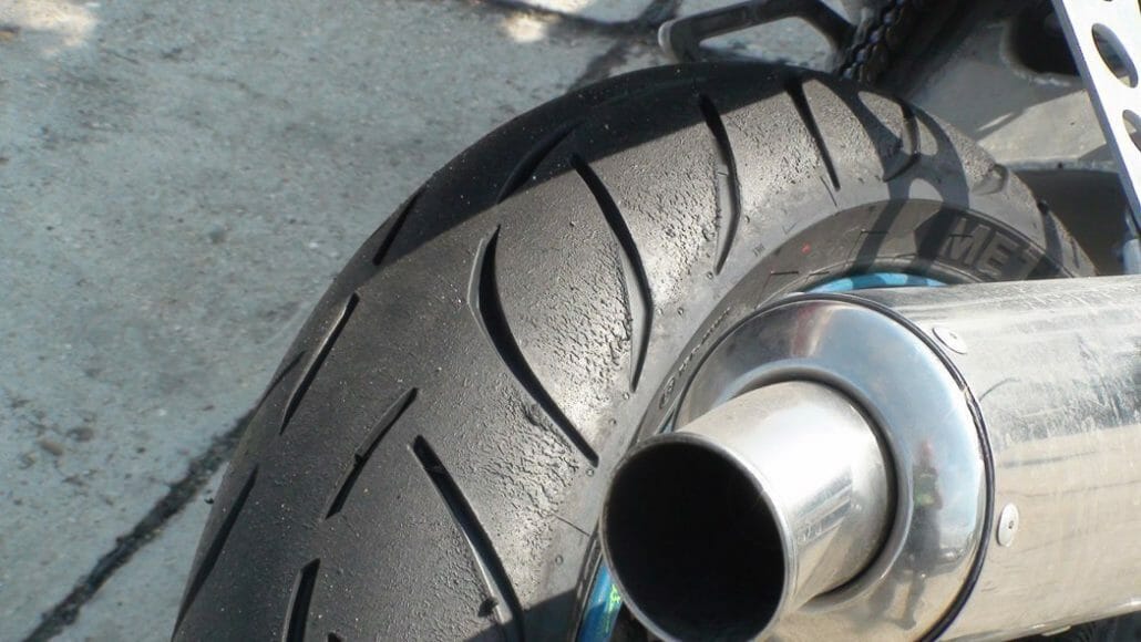 Track Day ist kein Rennen: Unfallversicherung muss bei Verletzungen zahlen 6 Motorrad auf der Rennstrecke bei einem Training