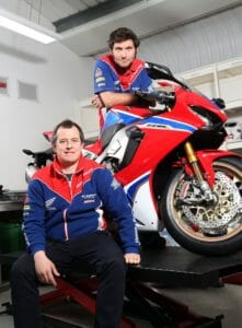 Karriereende für John McGuinness nach schwerem Unfall? 28 Honda Team 1