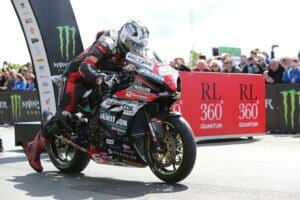 Isle of Man TT 2017 – Superstock Race 28 1FA539A3D8474490B9B4D0D1995FD1BB