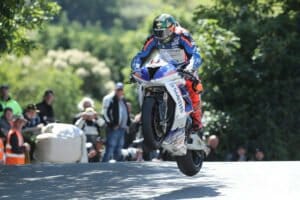 Isle of Man TT 2017 - the first race - Superbike 31 C2671E23BF9E47688A709A70397CA470