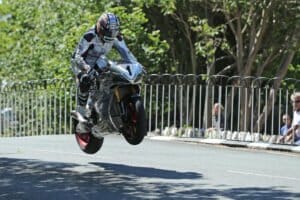 Isle of Man TT 2017 - the first race - Superbike 30 C54EAB27940444728A07D5C8CD8864BB