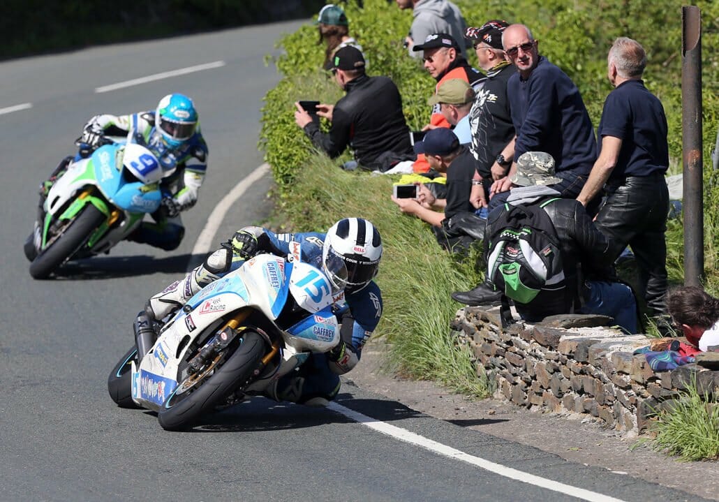 Isle of Man TT – heavy accidents on Saturday EB6C57B8B6D34055B0470FB34464029E