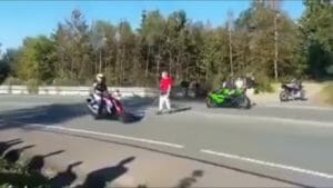 Stockschläge gegen Motorradfahrer 5