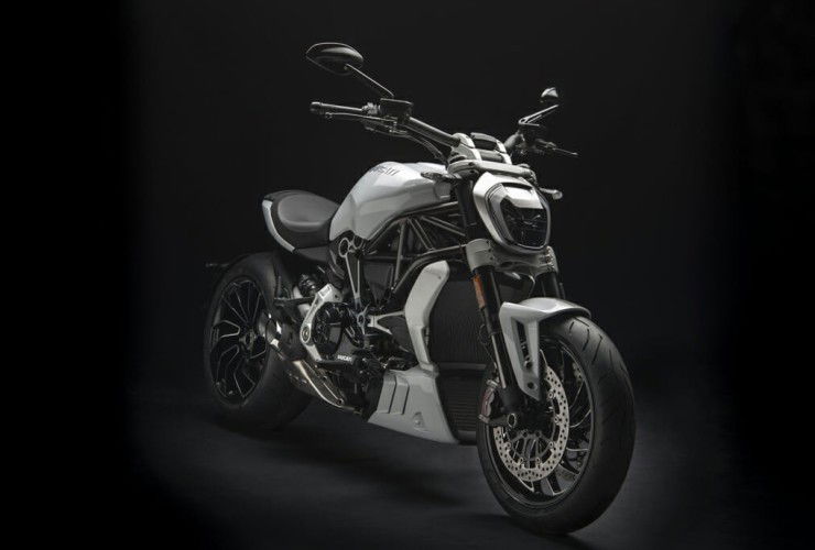 29 Ducati XDiavel S 08