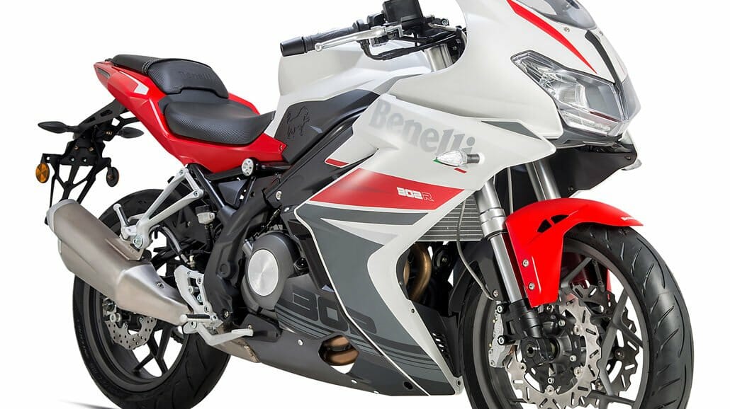 Benelli 320R, presentation including data 38 benelli bn302r 004
