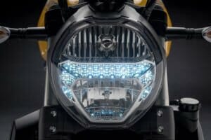 Ducati Monster 821 (2018), what is new? Data and equipment 38 Ducati Monster 821 MotorcyclesNews 35