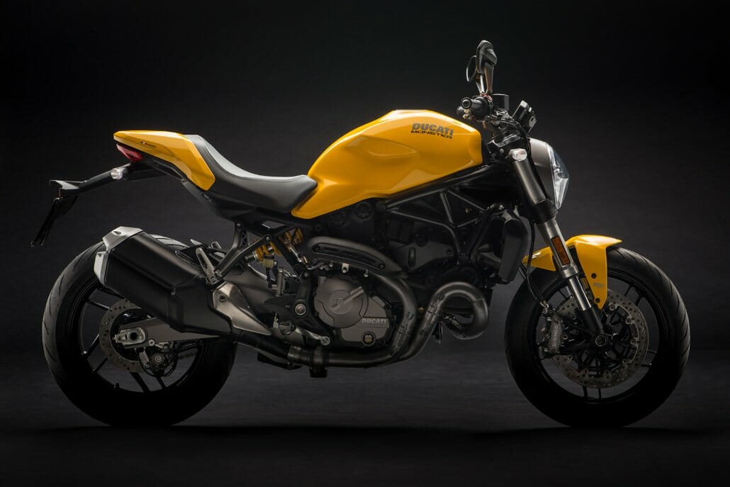 Ducati Monster 821 (2018) and Accesories - Pictures 25 Ducati Monster 821 MotorcyclesNews 65