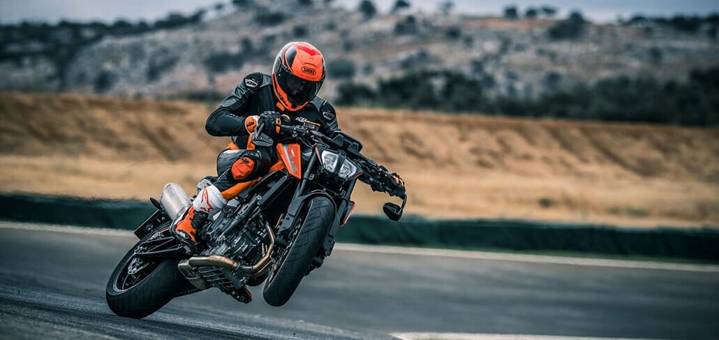 KTM 790 Duke vorgestellt. Daten, Leistung, Ausstattung, Preis... 6 KTM 790 Duke MotorcyclesNews 25
