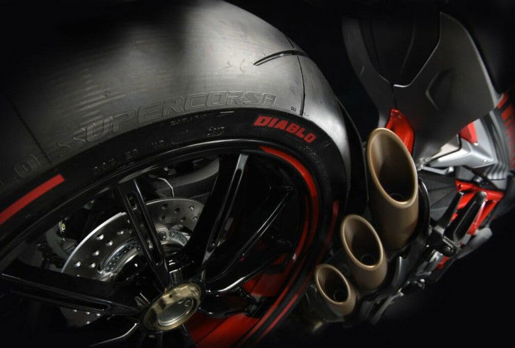 MV AGUSTA BRUTALE 800 RR PIRELLI MotorcyclesNews 8