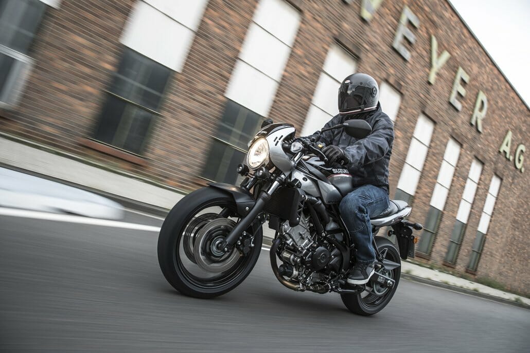 Suzuki SV 650 kommt 2027 zurück: Was die US-Zulassung verrät 3 Suzuki SV 650 X in Seitenansicht