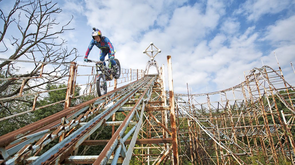 Trial im verlassenen Freizeitpark – Dougie Lampkin tobt sich aus 30 Trial Dougie Lampkin Freizeitpark MotorcyclesNews 3