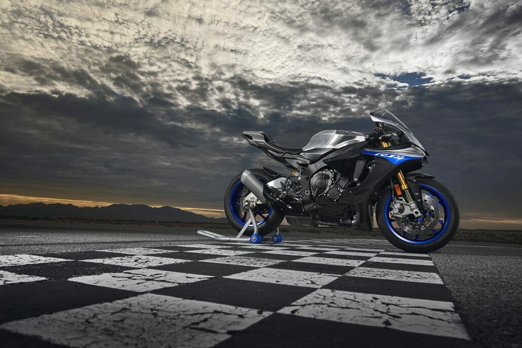 Gerüchte zu einer neuen Yamaha R1 4 Yamaha YZF R1M 2018 MotorcyclesNews 17