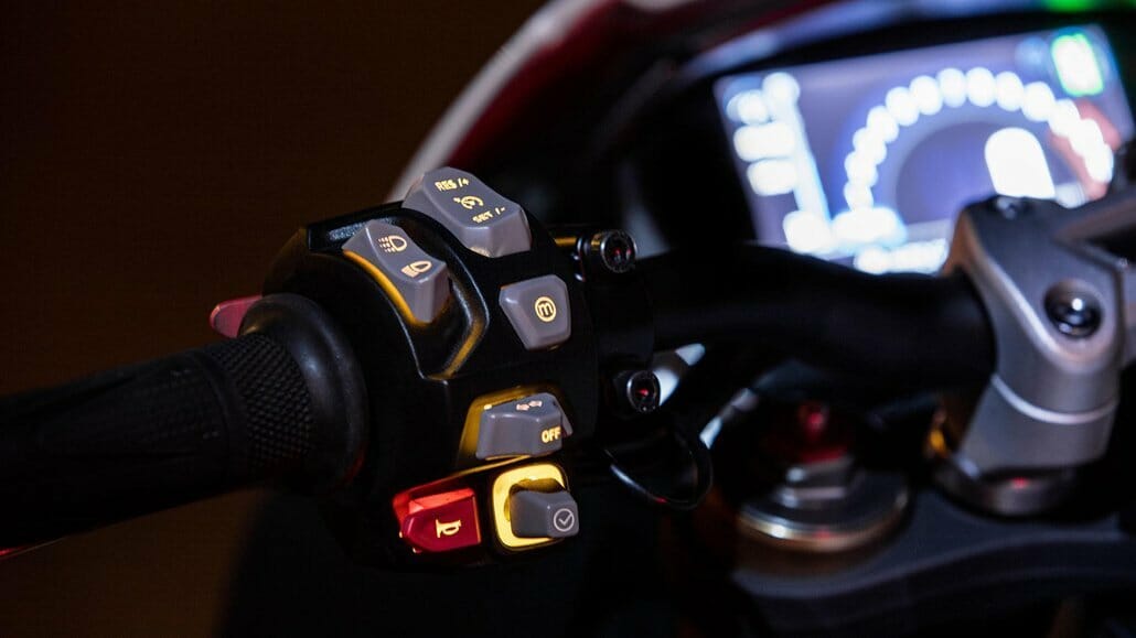 Triumph Speed Triple 2018 - Neues Bike in alter Kleidung? 5 Triumph Speed Triple 2018 Motorcycles News 39