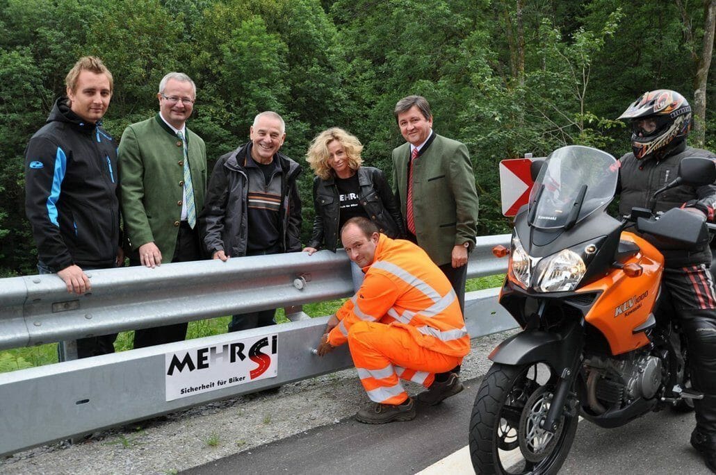 MEHRSi und Toni Mang weihen Unterfahrschutz ein 29472258 1679680152099479 4814989240276353024 o