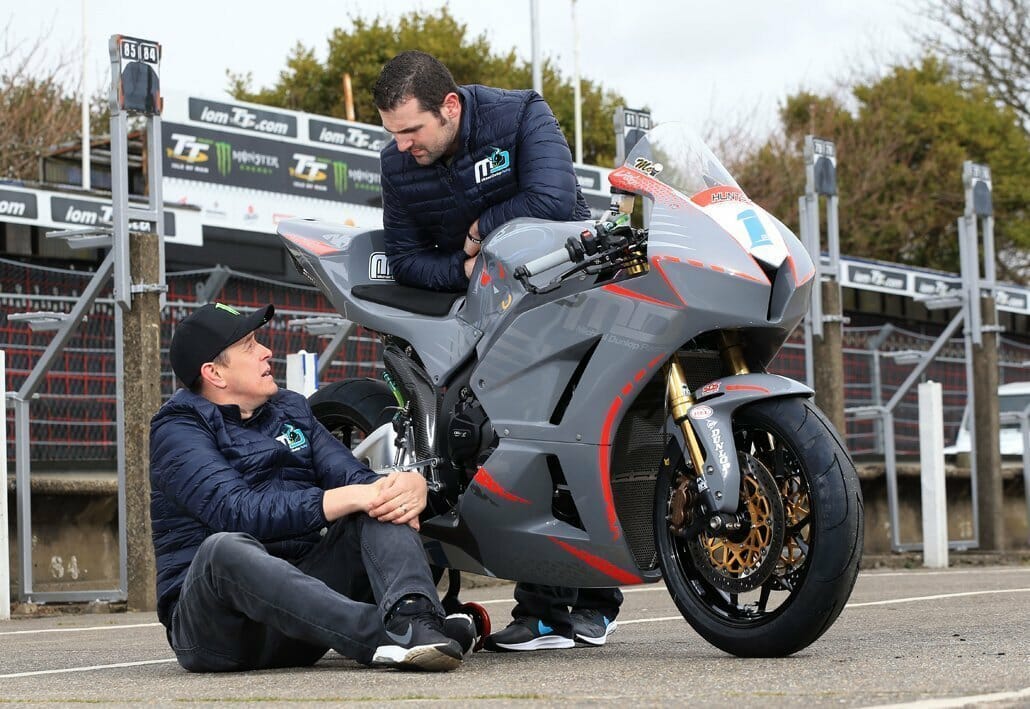 John McGuinness fährt für und mit Michael Dunlop 4 John McGuinness Michael Dunlop MD Racing Isle of Man TT 2018 Motorcycles News 3