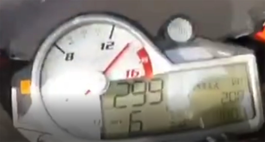 Mit 300 km/h unterwegs und bei Gegenverkehr überholt – gefasst 300 kmh Motorcycles News 2