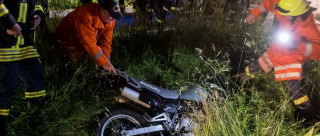 Auf Motorradtour vom Erdboden verschluckt 33 Im Graben verschwunden 5
