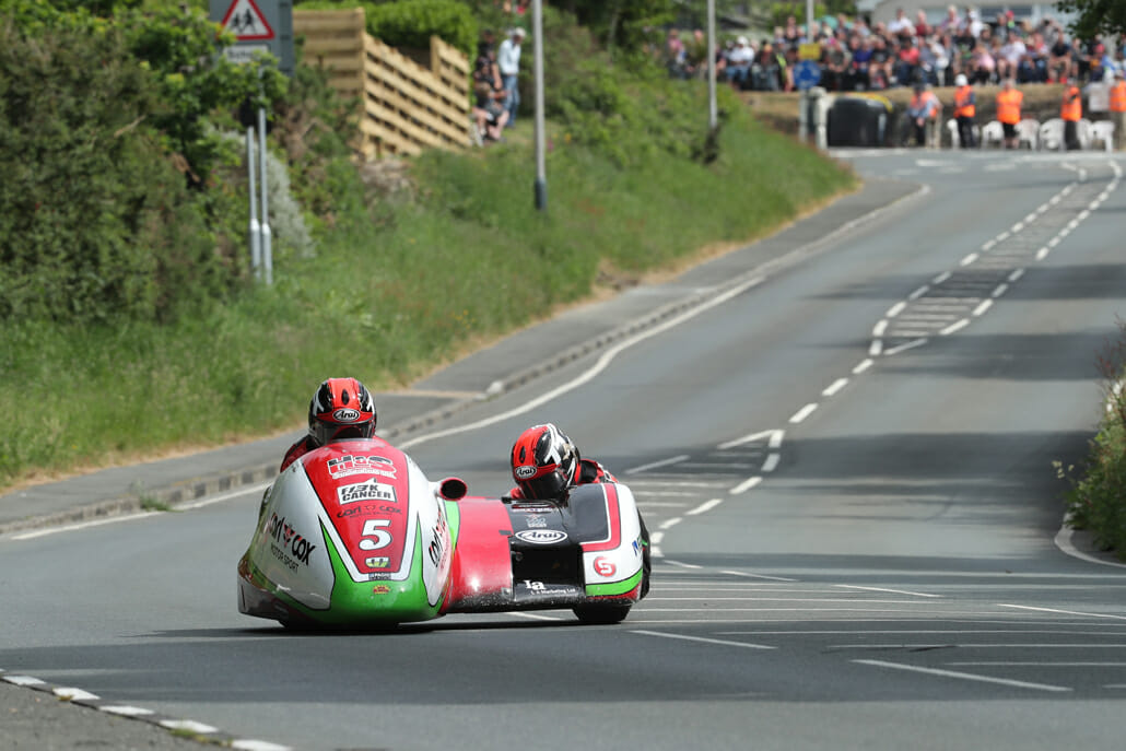 TT 2026: Schwantz-Hommage, Seitenwagen-Dominanz und ein prominenter Rückzug 5 Tim Reeves beim Seitenwagen-Rennen der Isle of Man TT 2018