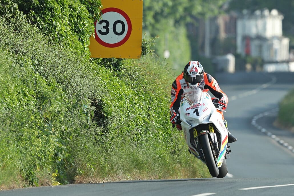 Isle of Man TT - Qualifying Thursday 6 Isle of Man TT 31 06 2018 Motorcycles News 4