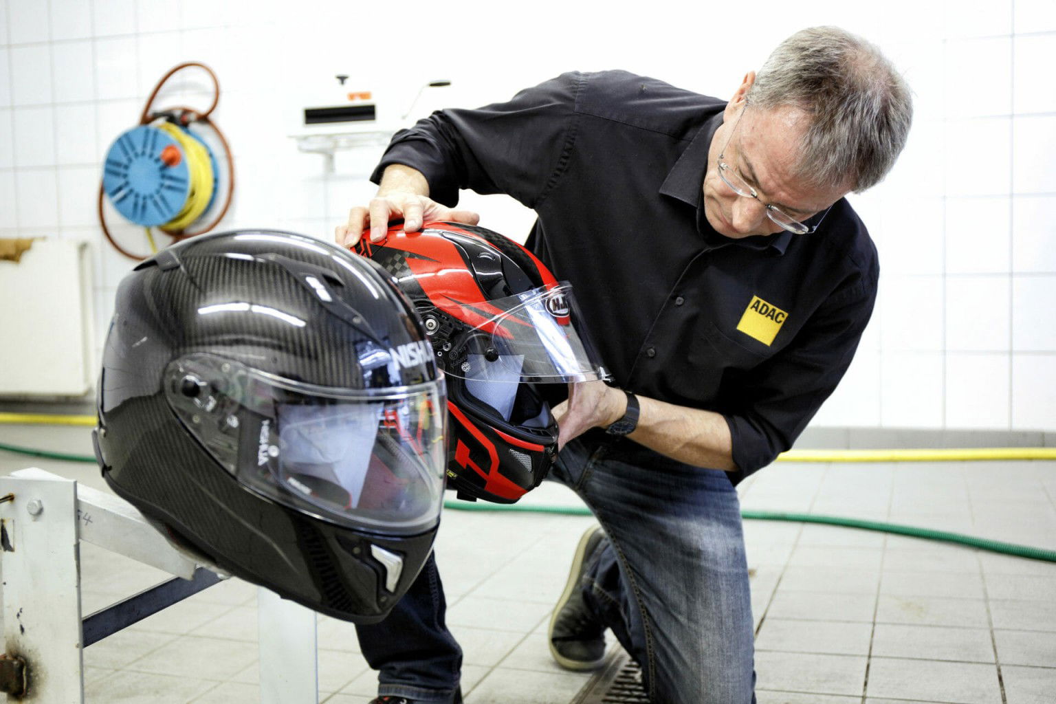 Der ADAC hat verschiedene Carbonhelme auf ihre Sicherheit getestet ADAC Helmtest Motorcycles News 1