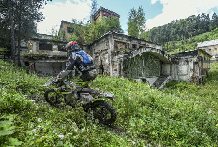 AP 1WCVZ6ER12111 hires jpeg 24bit rgb