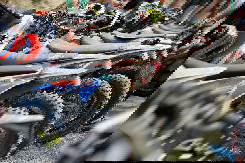 AP 1WDVDNQ352111 hires jpeg 24bit rgb