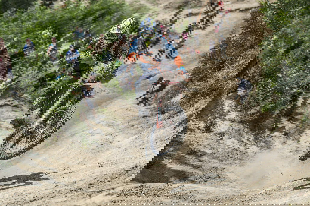 AP 1WDVUVU752111 hires jpeg 24bit rgb