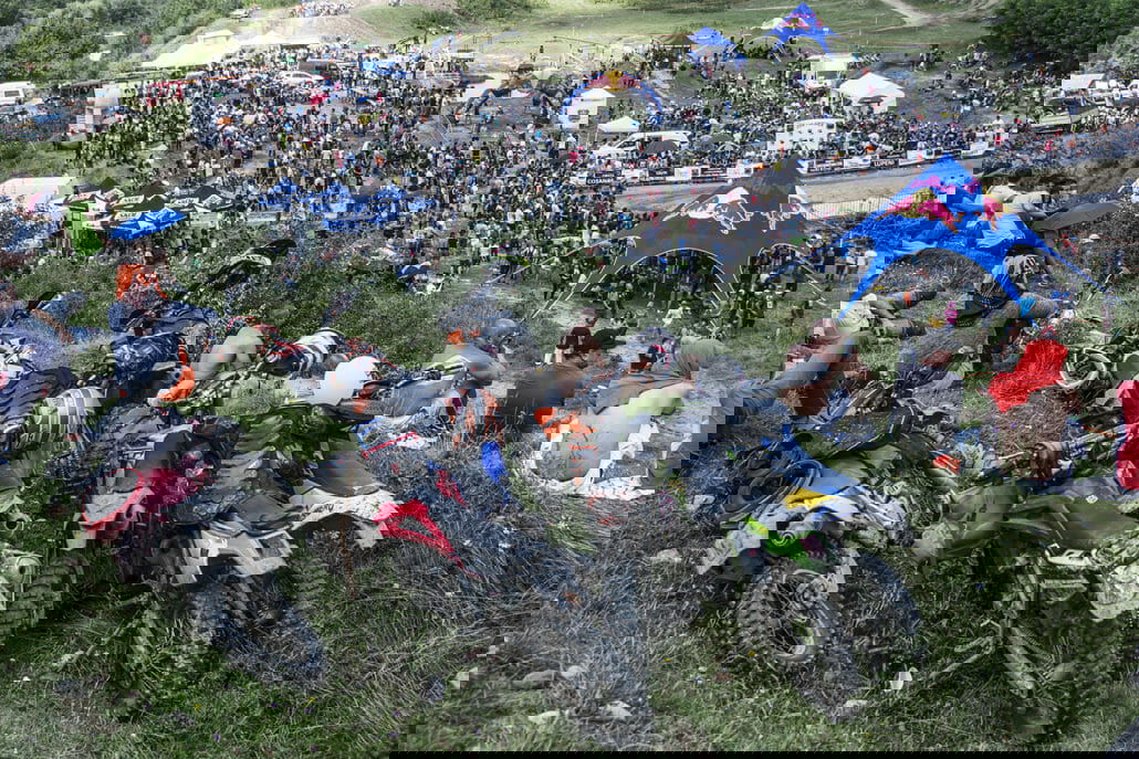 AP 1WDVUY5D52111 hires jpeg 24bit rgb