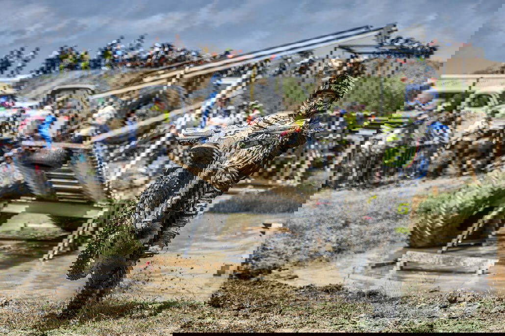 AP 1WDVVBBV52111 hires jpeg 24bit rgb