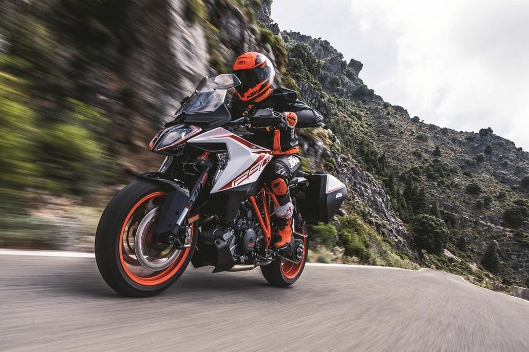 KTM 1290 Super Duke R & GT - Neuerungen für 2019 1 KTM 1290 SUPER DUKE GT Motorcycles News 1 1