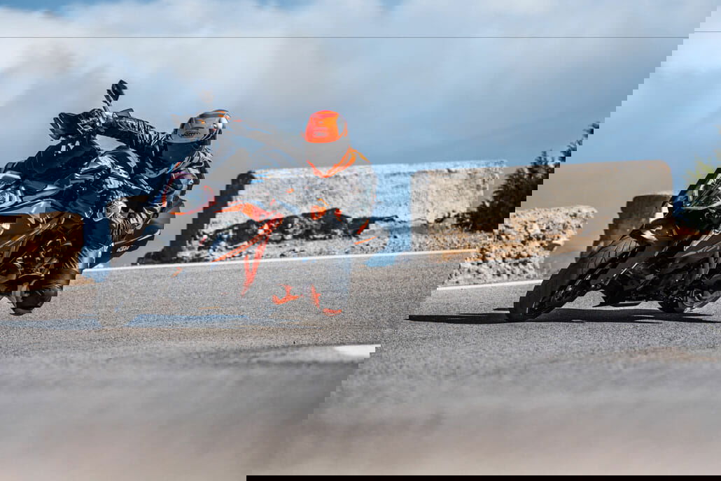 KTM 1290 SUPER DUKE GT Action 04