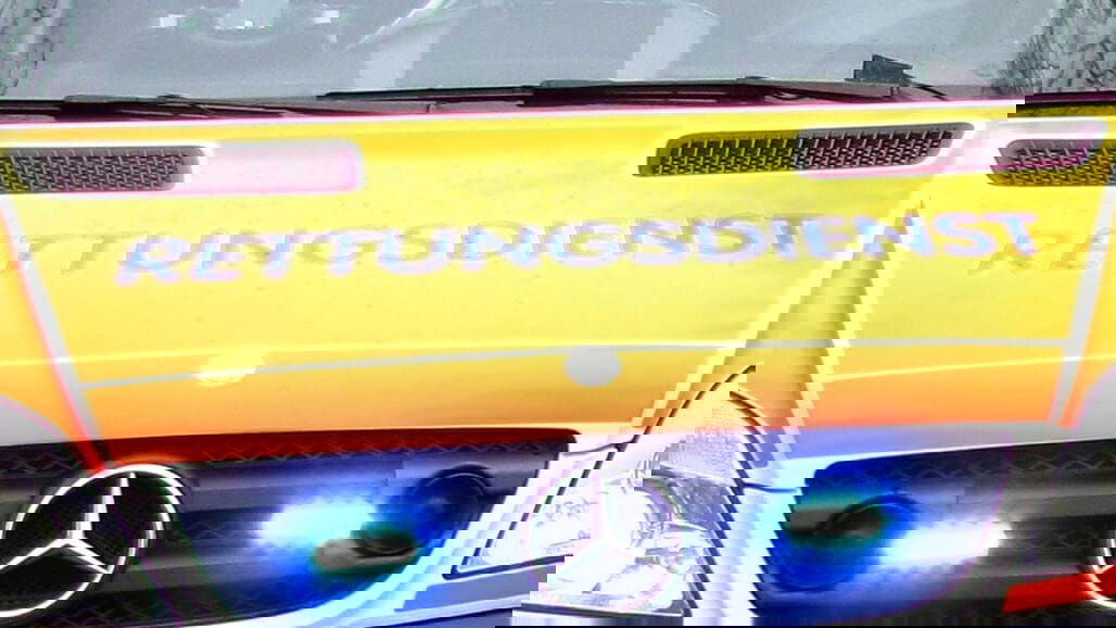 In den Wald geschleudert 25 Rettungswagen1 2