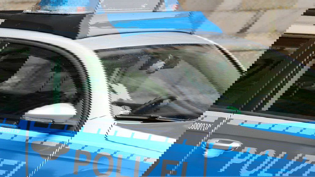 Flucht vor der Polizei – Führerschein und Motorrad sichergestellt 25 cropped police 974410 1