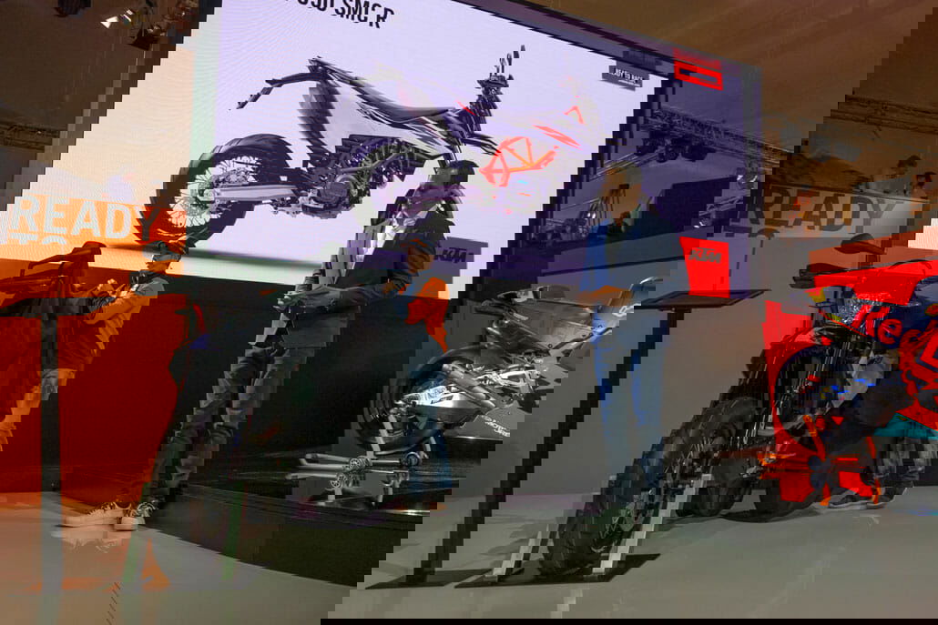 Pol Espargar KTM 690 SMC R MY2019 EICMA 2018