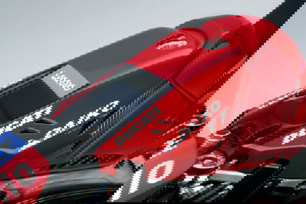 Ducati Desmosedici GP 51 Desmosedici GP Details 02 UC70118 High