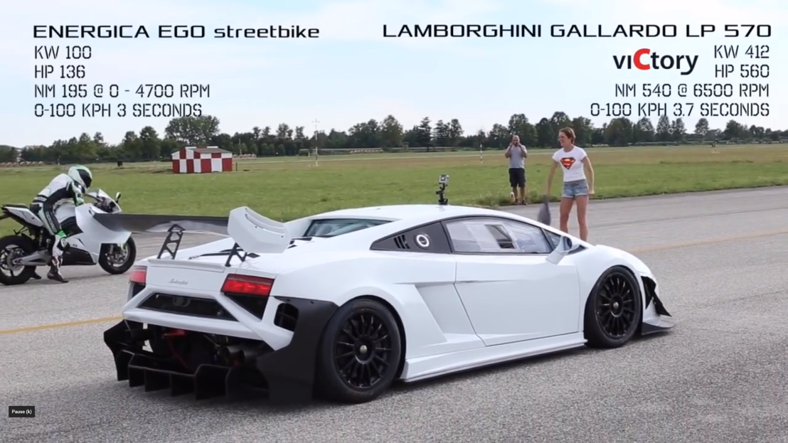 Viertelmeilenrennen zwischen Rennmaschinen, Lamborghini Gallardo und Elektromotorrad 25 DragRace2