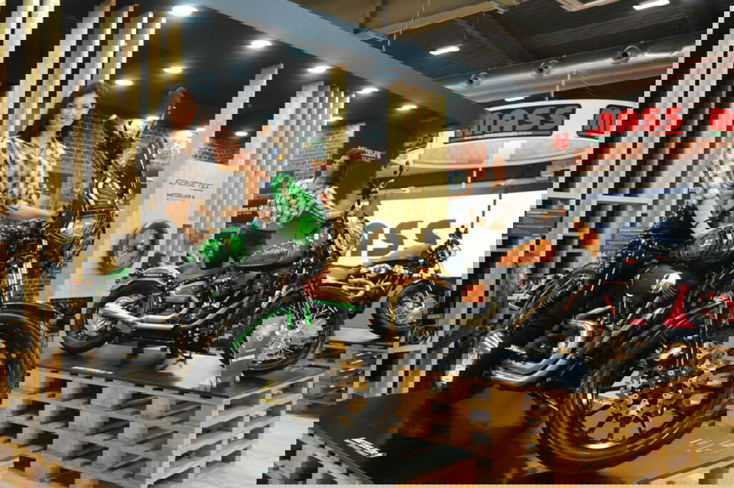 Tires for powerful cruisers - Metzeler Cruisetec 39 Metzeler stand 17