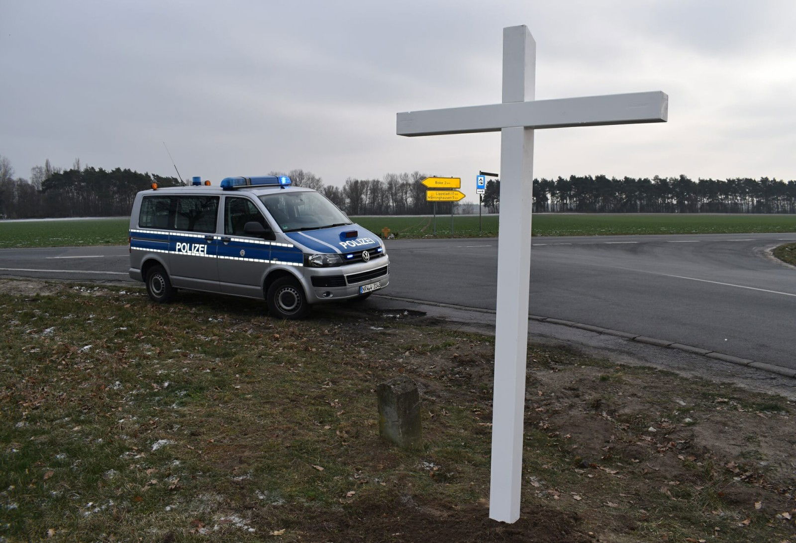 Weiße Kreuze zur Erinnerung und Mahnung im Kreis Paderborn 25 Weißes Kreuz 23 01 2019 Quelle Polizei NRW