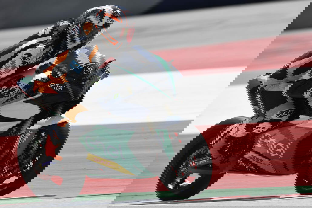 Start of the MotoE moves on 5 DS55636