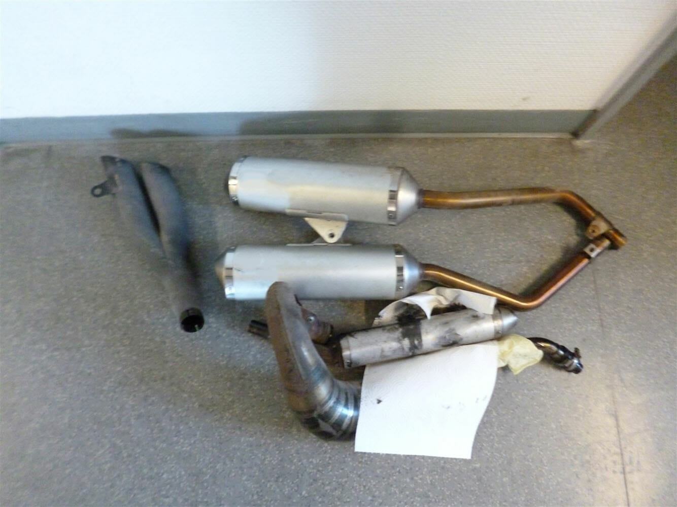 Auspuffanlagen sichergestellt 25 Abgasanlagen