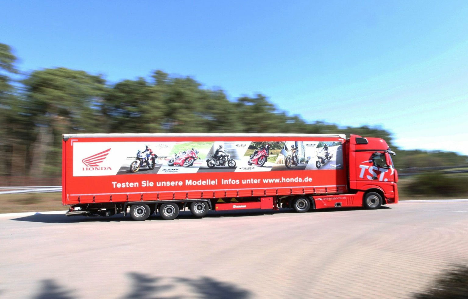 165882 Honda Testride Truck auf Deutschland Tour