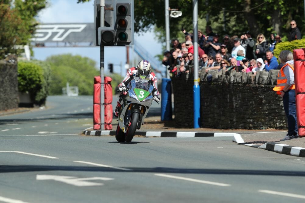 Isle of Man TT 2019 erstes Qualifying MotorcyclesNews Motorrad Nachrichten App 5