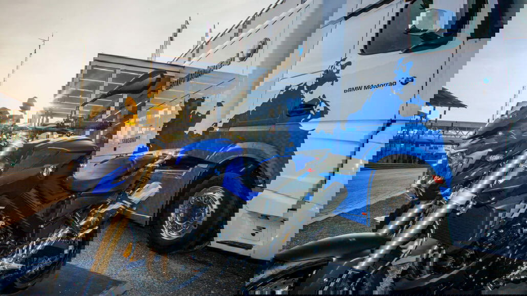 P90348203 highRes bmw motorrad on tour