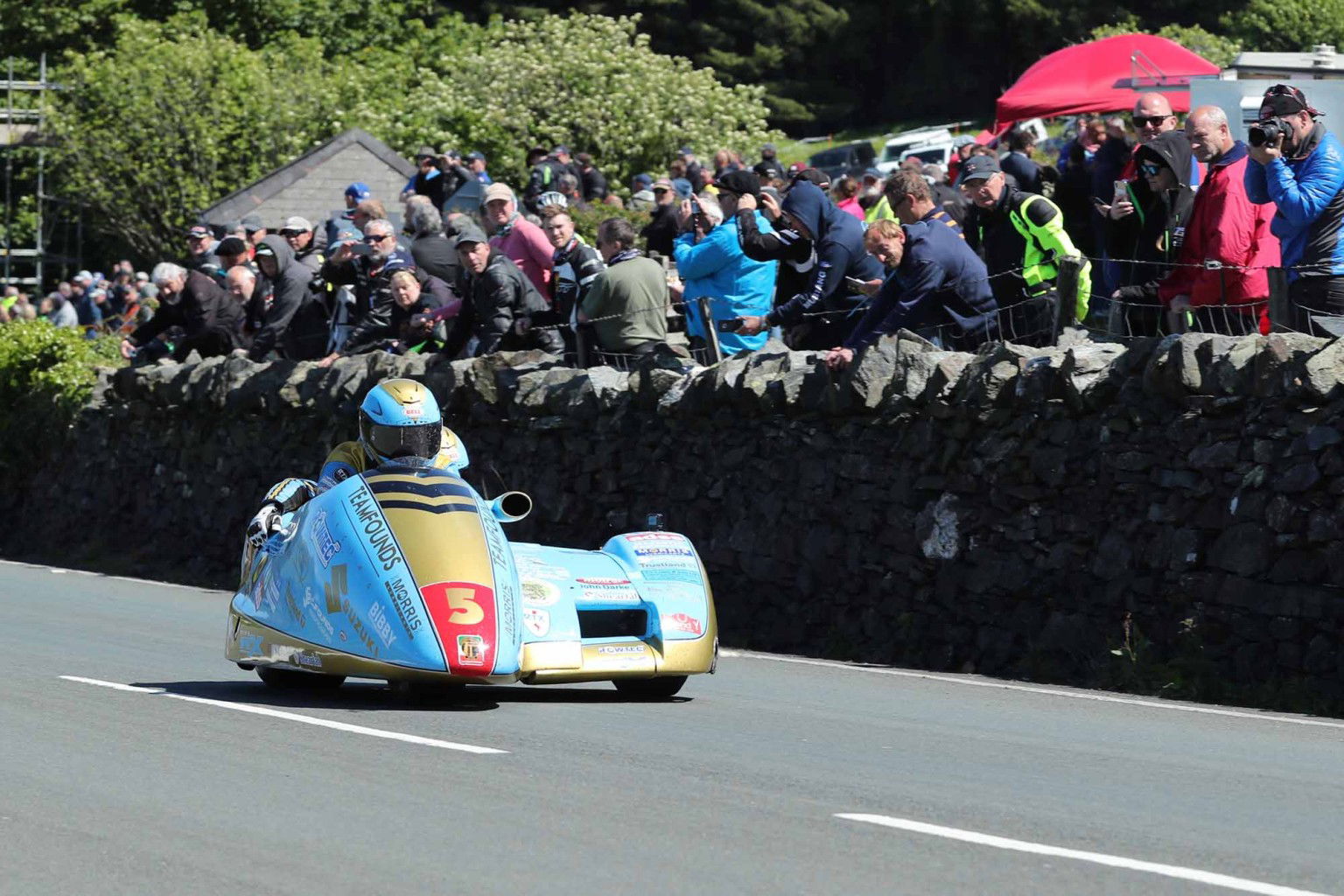 TT – Ben & Tom Birchall gewinnen auch das zweite Seitenwagenrennen IOMTT Sidecar 2 Motorcycles News Motorrad Nachrichten App 6