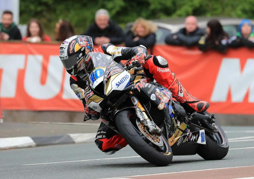 Lee Johnston wins Supersport TT 28 Supersport TT 2019 Motorcycles News Motorrad Nachrichten App 1