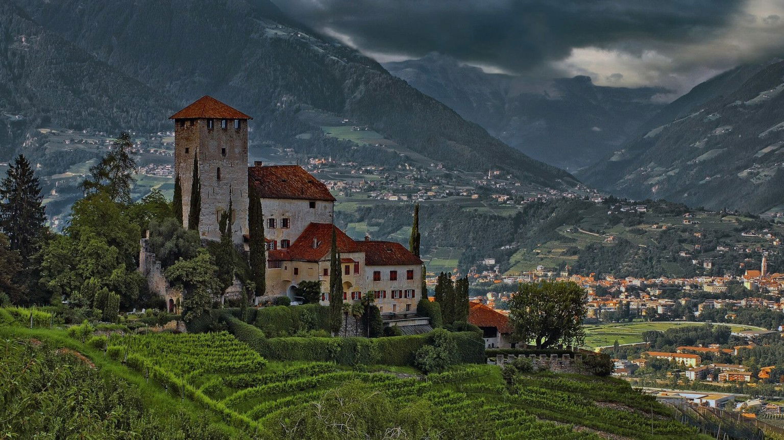 cropped castle 1272753 1920