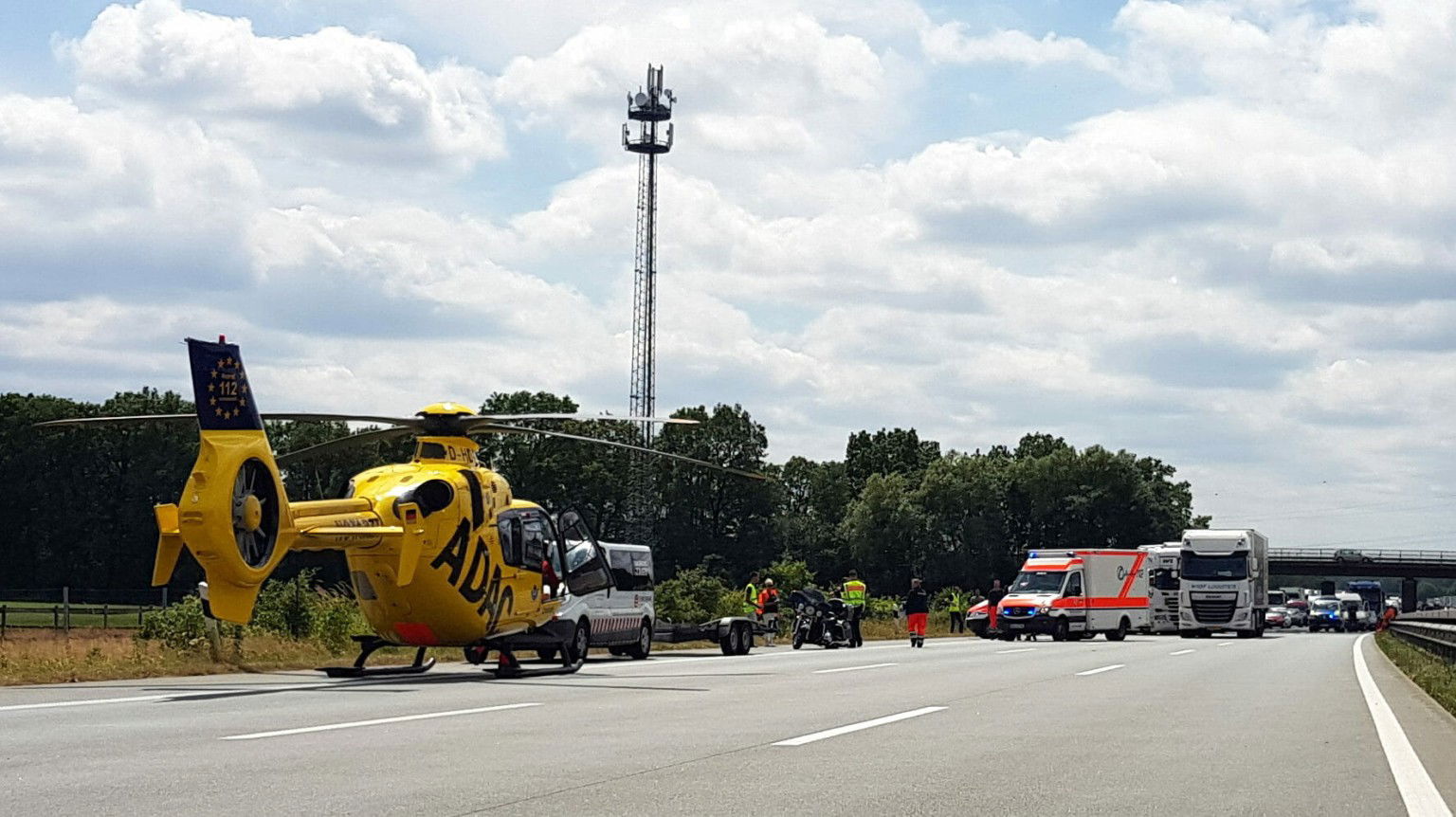 Reifen geplatzt – Sozia fällt von Motorrad cropped VU Bild